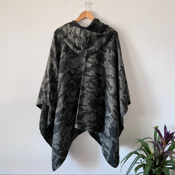 NYC Underground Camo Army Print Hooded Shawl Poncho Open Cover Up One Si… - Picture 4 of 9